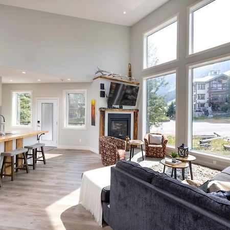 Ski In Ski Out With Huge Game Room And Hot Tub Fernie Eksteriør bilde