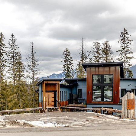 Ski In Ski Out With Huge Game Room And Hot Tub Fernie Eksteriør bilde
