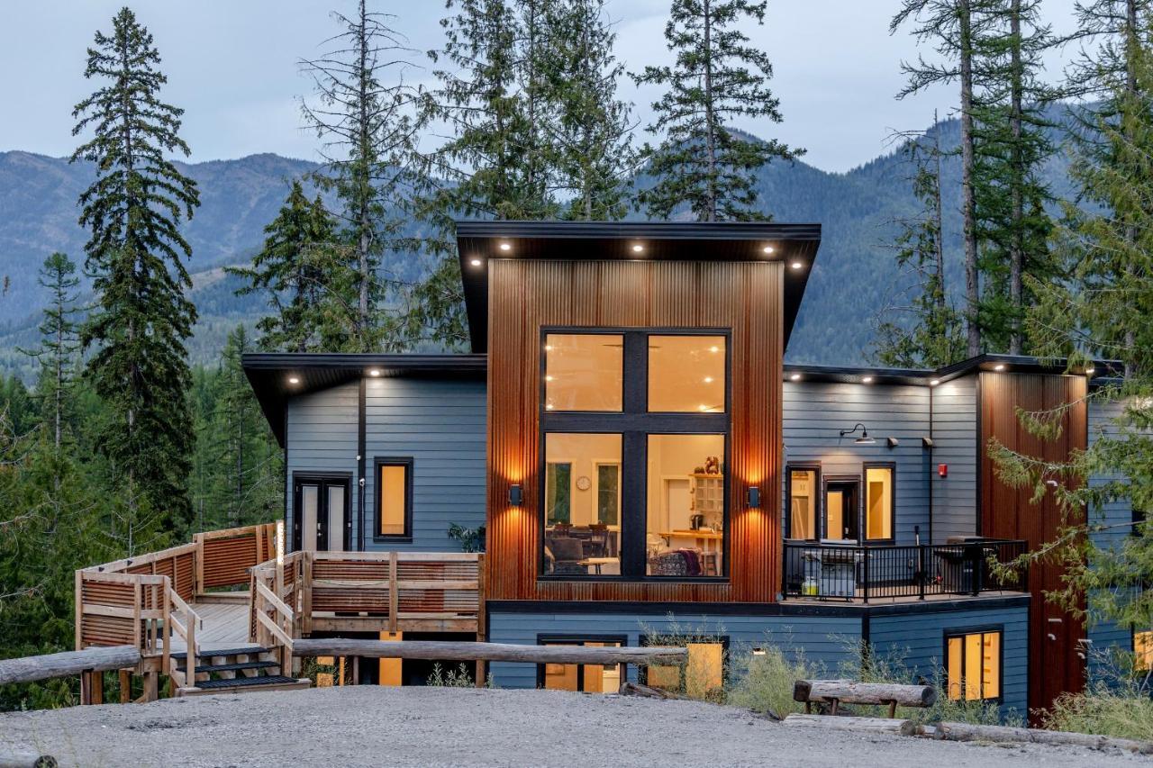 Ski In Ski Out With Huge Game Room And Hot Tub Fernie Eksteriør bilde