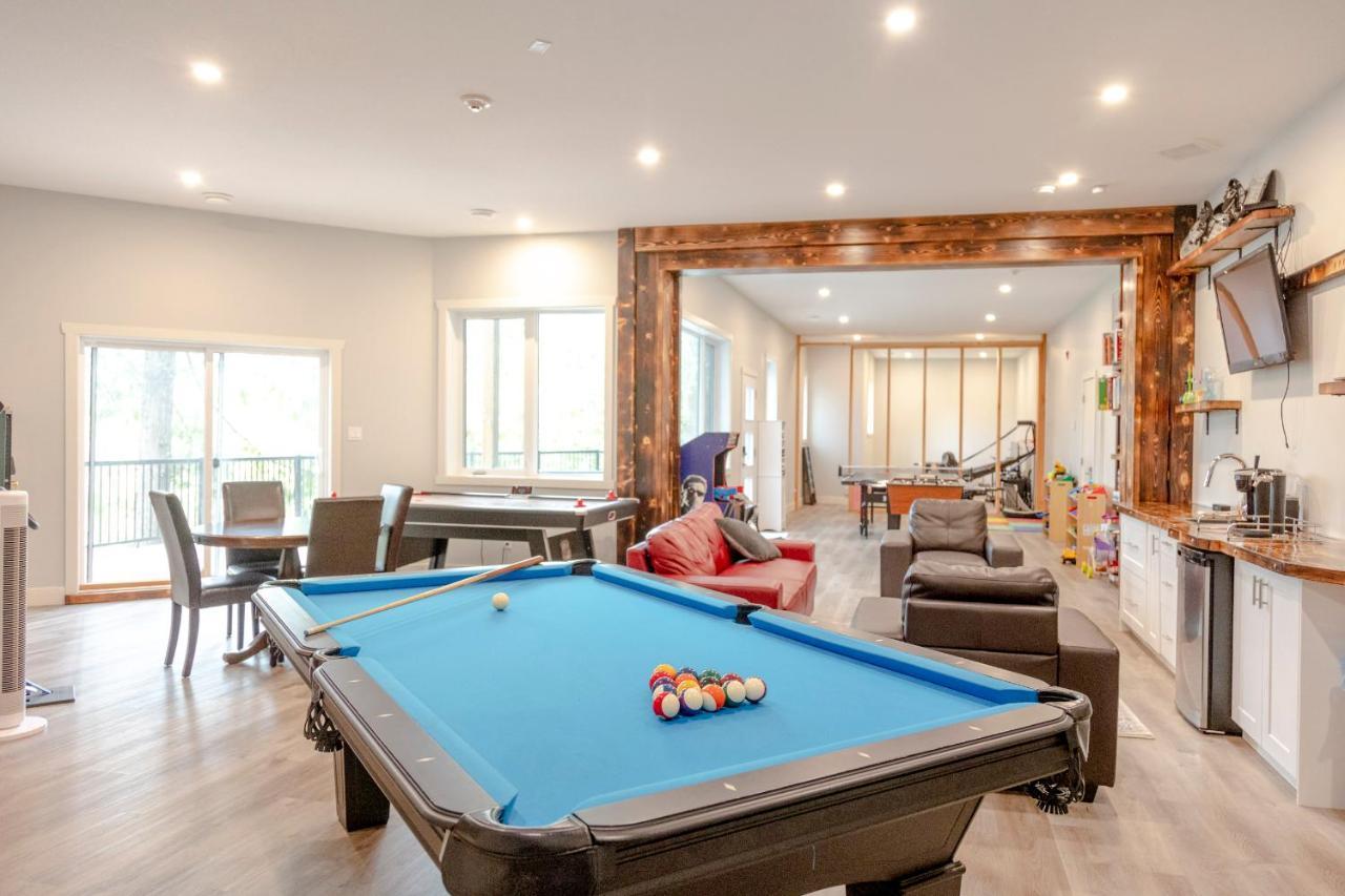 Ski In Ski Out With Huge Game Room And Hot Tub Fernie Eksteriør bilde