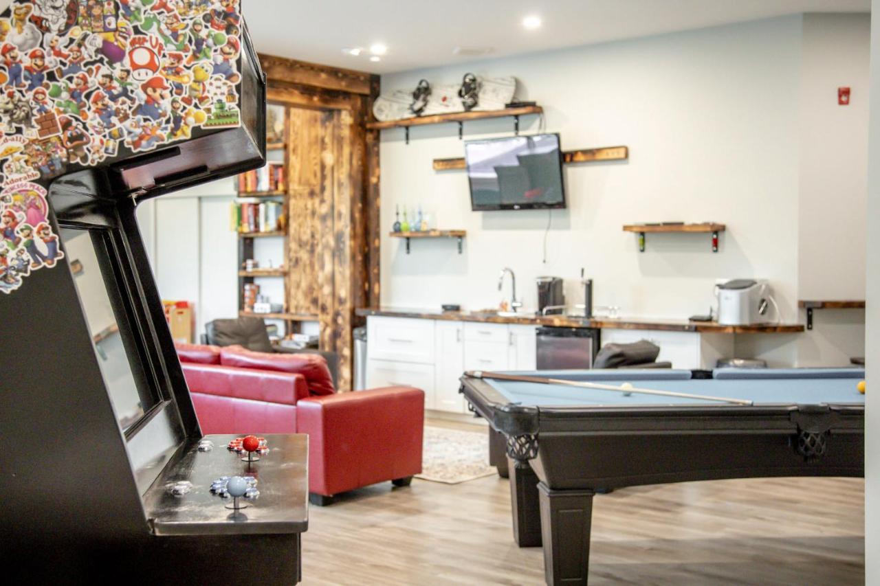 Ski In Ski Out With Huge Game Room And Hot Tub Fernie Eksteriør bilde