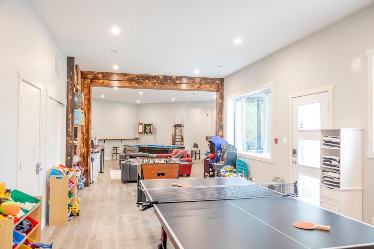 Ski In Ski Out With Huge Game Room And Hot Tub Fernie Eksteriør bilde