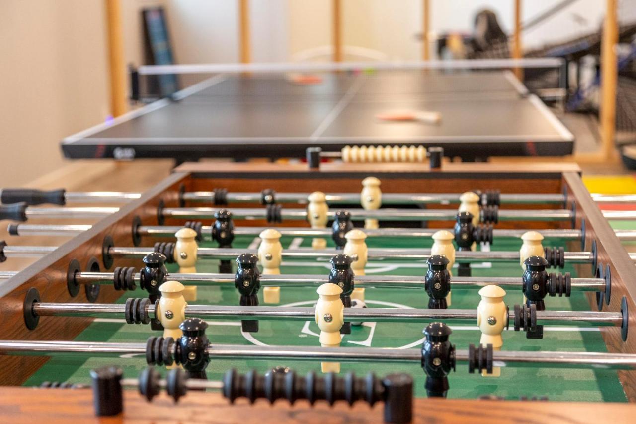 Ski In Ski Out With Huge Game Room And Hot Tub Fernie Eksteriør bilde