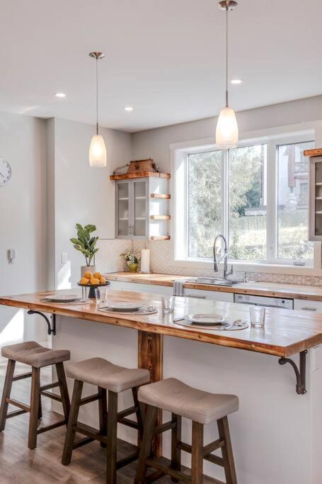 Ski In Ski Out With Huge Game Room And Hot Tub Fernie Eksteriør bilde
