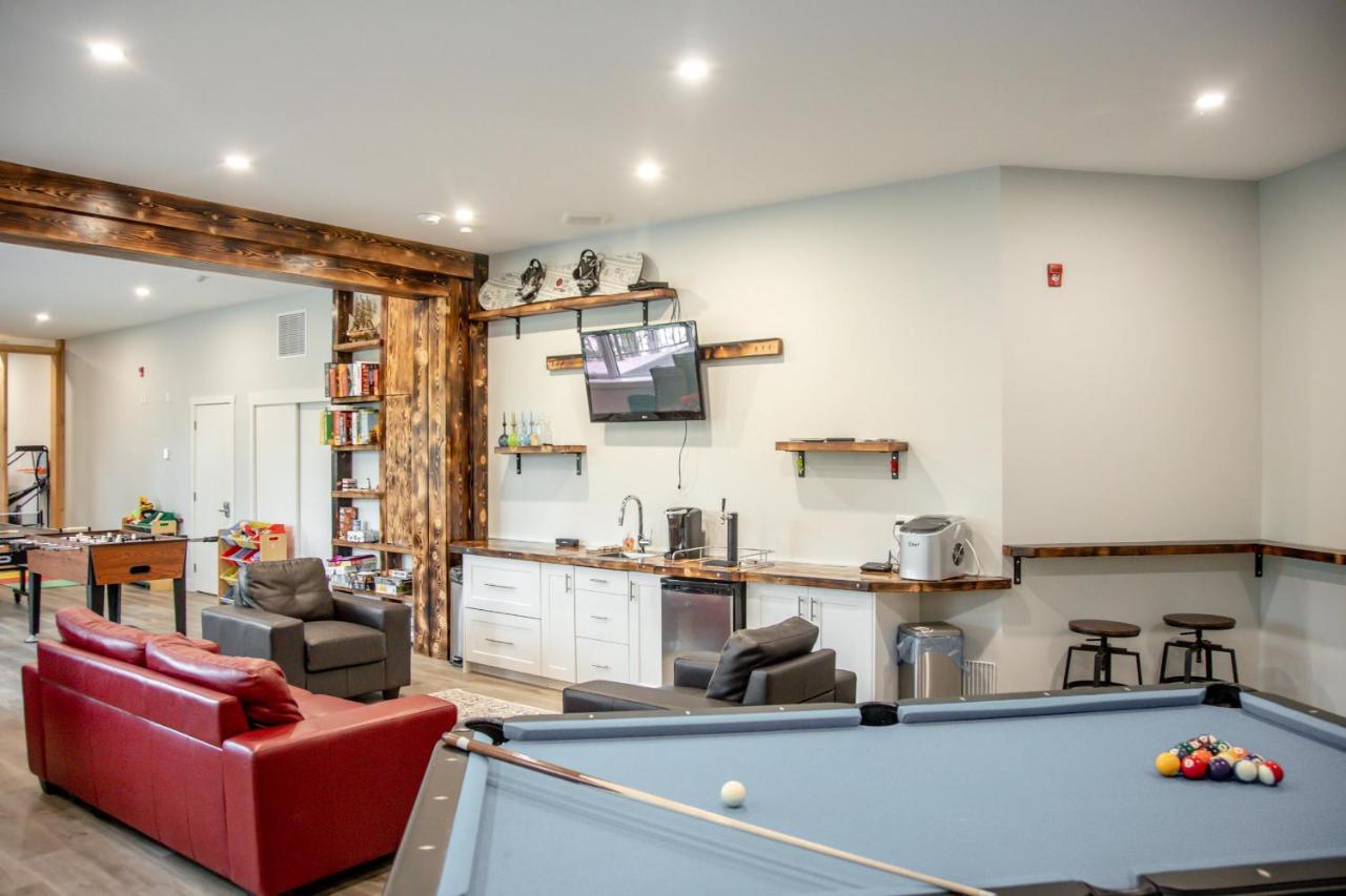 Ski In Ski Out With Huge Game Room And Hot Tub Fernie Eksteriør bilde