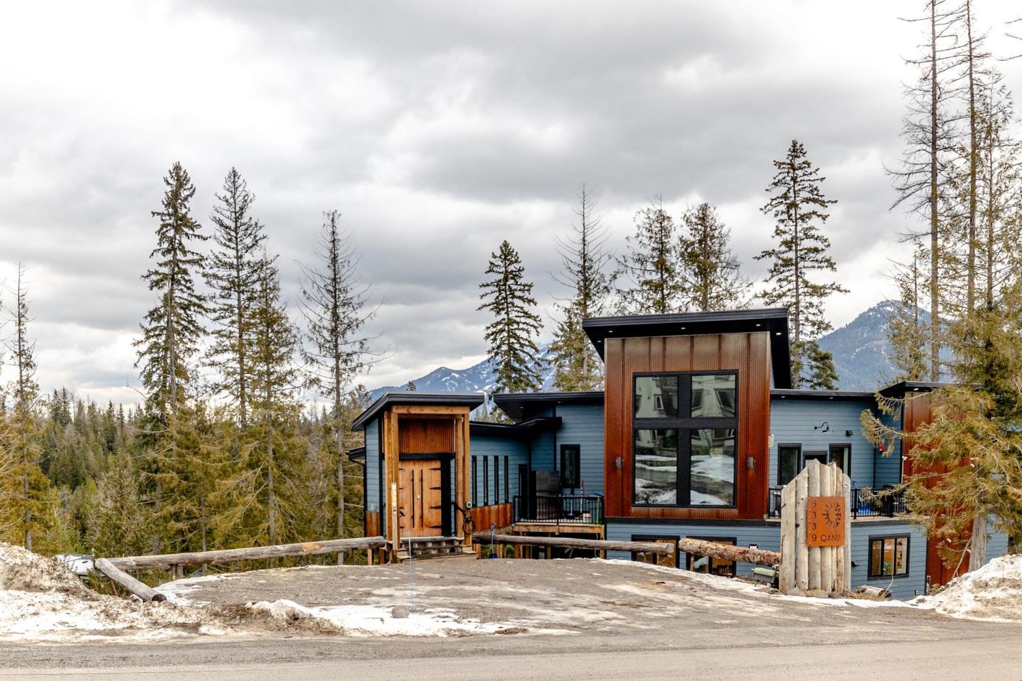 Ski In Ski Out With Huge Game Room And Hot Tub Fernie Eksteriør bilde